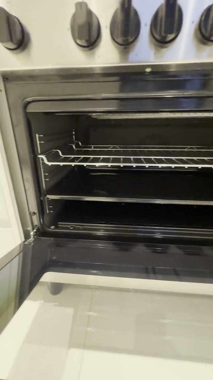Backofen von innen, komplett sauber